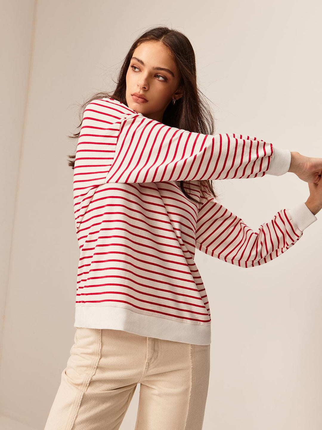 Sweatshirt med kontrastkanter og striber