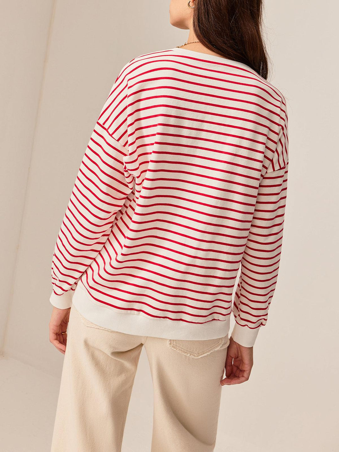 Sweatshirt med kontrastkanter og striber
